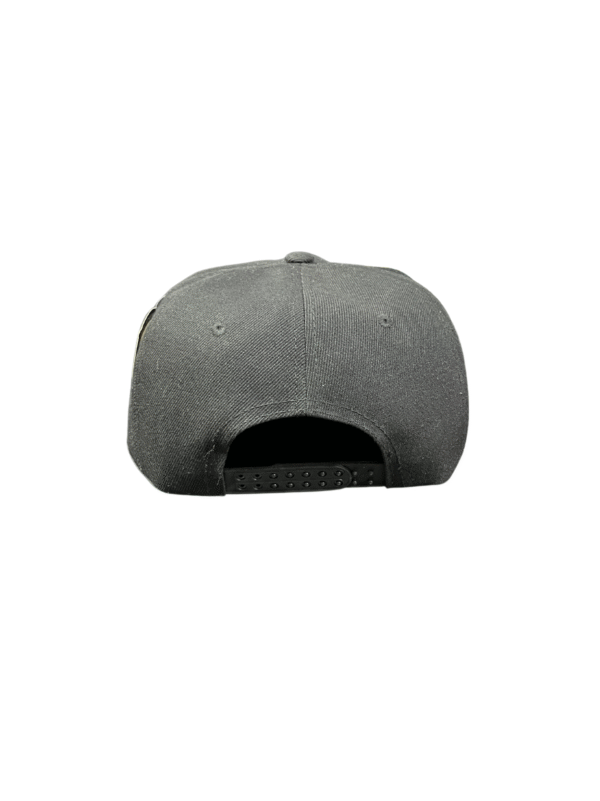 CGP02-GORRA RECTA ONE PIECE-BROCHE AJUSTABLE-COLOR NEGRA