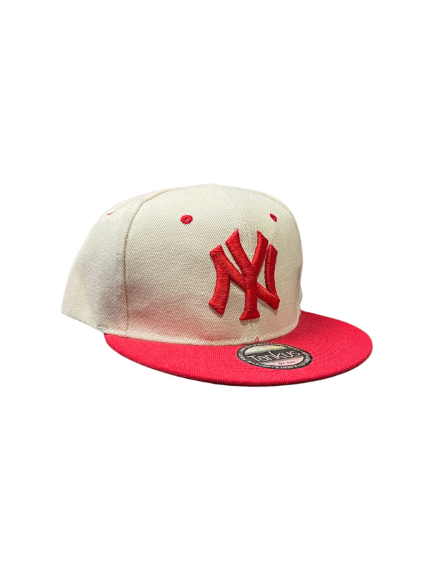 BG26-GORRA DE N.Y-SNAPBACK-BROCHE AJUSTABLE-COLOR BEIGE/ROJO-STREETWEAR