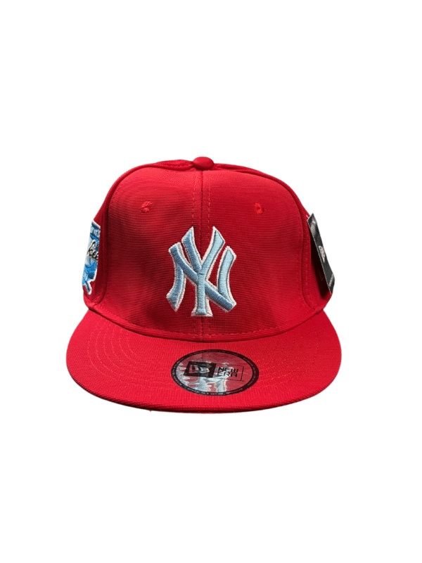 AH003-GORRA DE N.Y-SNAPBACK-BROCHE AJUSTABLE-COLOR ROJO-STREETWEAR