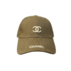 BG27-GORRA DE CHANEL-CURVA-BROCHE AJUSTABLE-COLOR CAFE VERDOSO-STREETWEAR