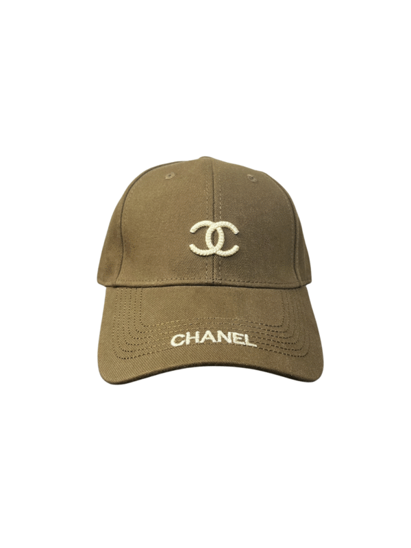 BG27-GORRA DE CHANEL-CURVA-BROCHE AJUSTABLE-COLOR CAFE VERDOSO-STREETWEAR
